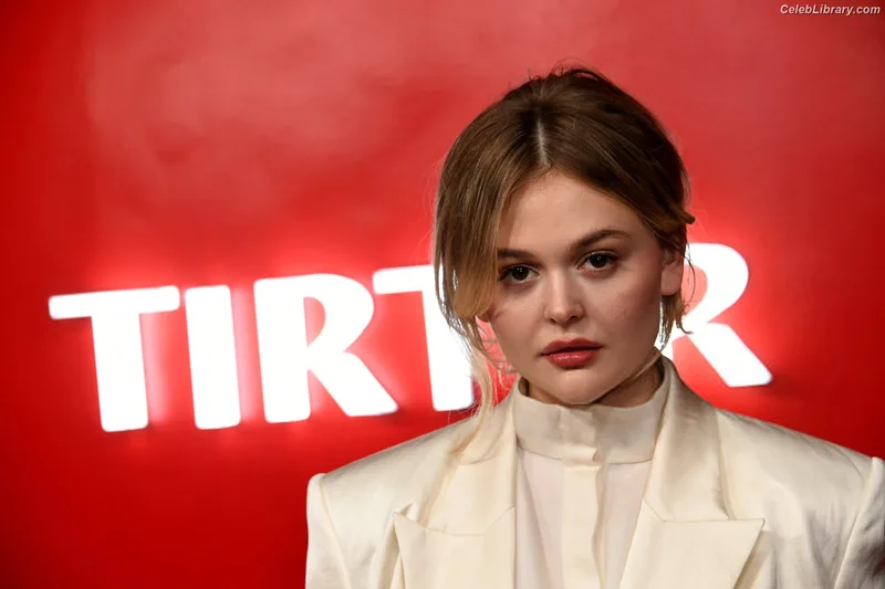 Emily Alyn Lind photo 14 of 325