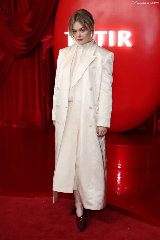 Emily Alyn Lind photo 19 of 325