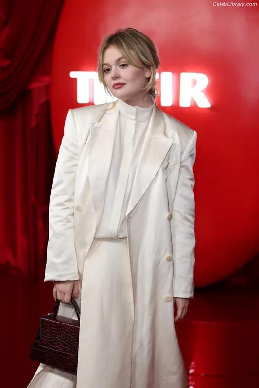 Emily Alyn Lind photo 20 of 325
