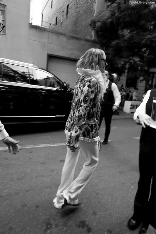 Emily Alyn Lind photo 5 of 325