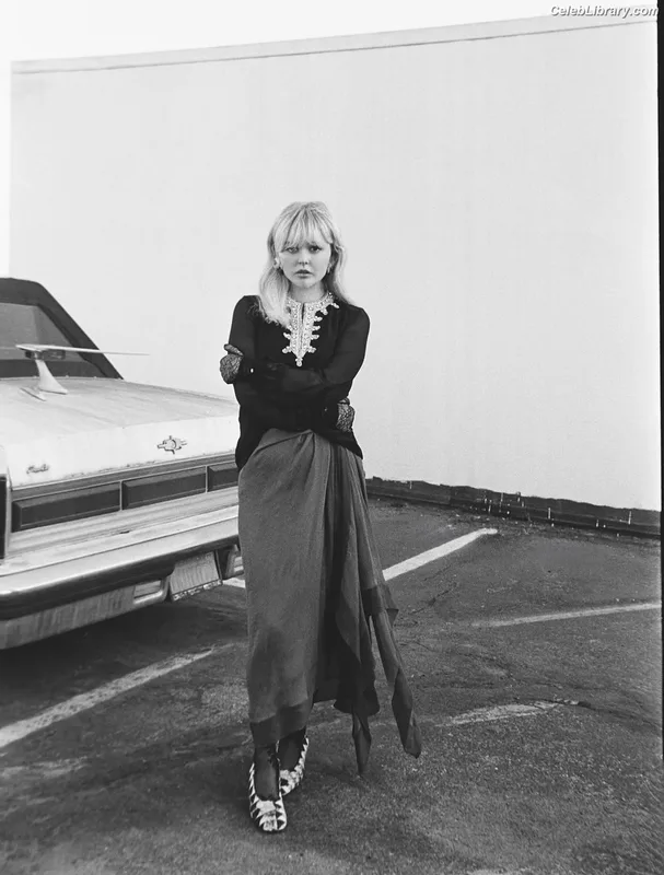 Emily Alyn Lind photo 18 of 325