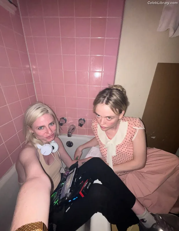 Emily Alyn Lind photo 23 of 325