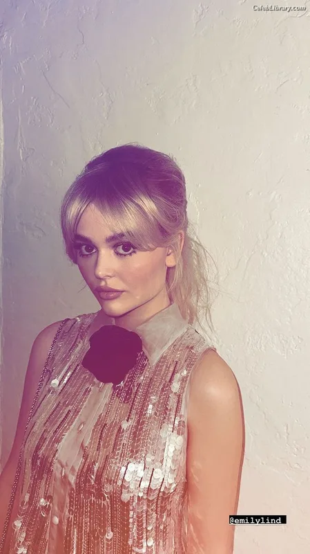 Emily Alyn Lind photo 6 of 325