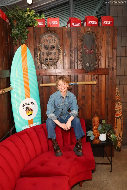 Emily Alyn Lind photo 10 of 325