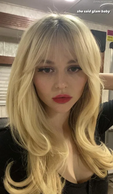 Emily Alyn Lind photo 10 of 325