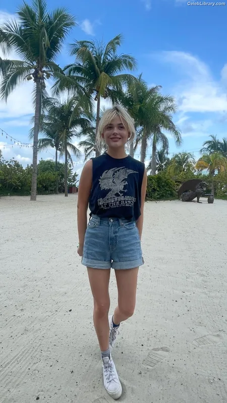 Emily Alyn Lind photo 19 of 325
