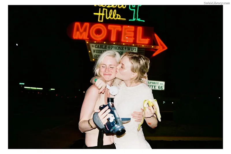 Emily Alyn Lind photo 9 of 325