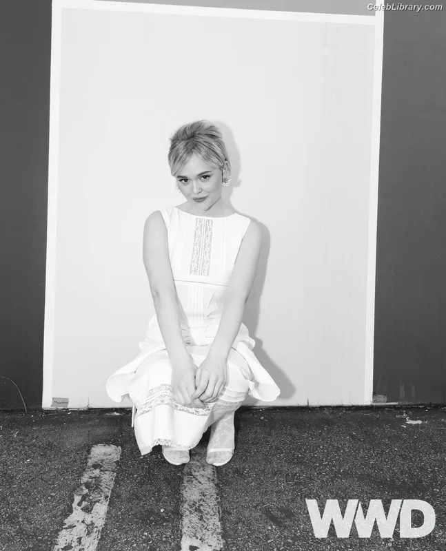 Emily Alyn Lind photo 10 of 325