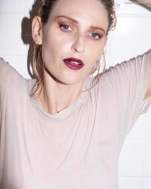 Emily Armstrong photo 10 of 57
