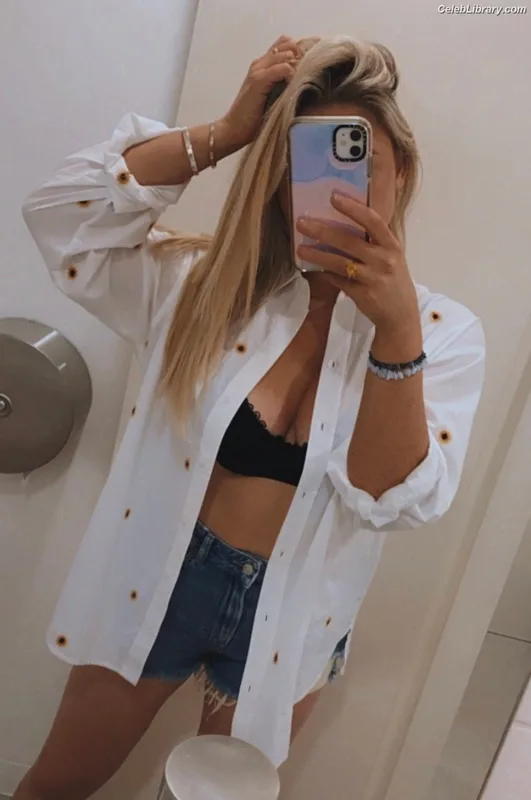 Emily Atack photo 17 of 578