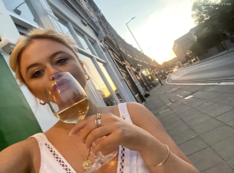 Emily Atack photo 4 of 578