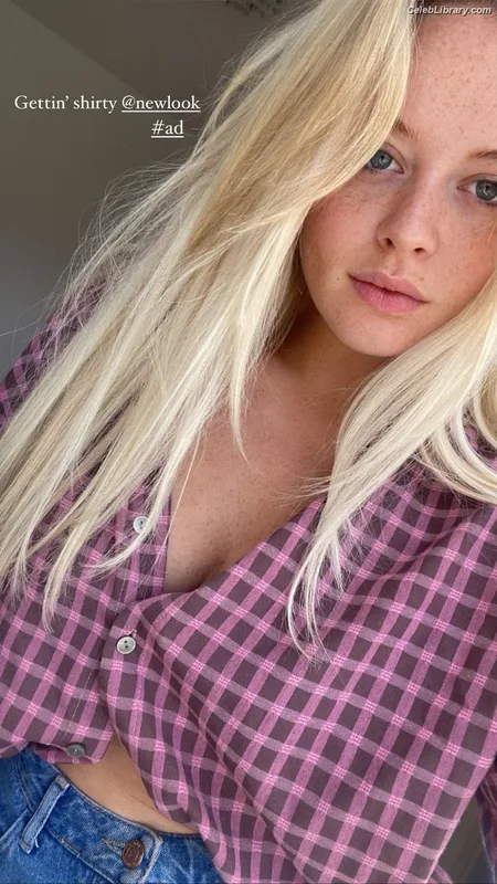 Emily Atack photo 1 of 578