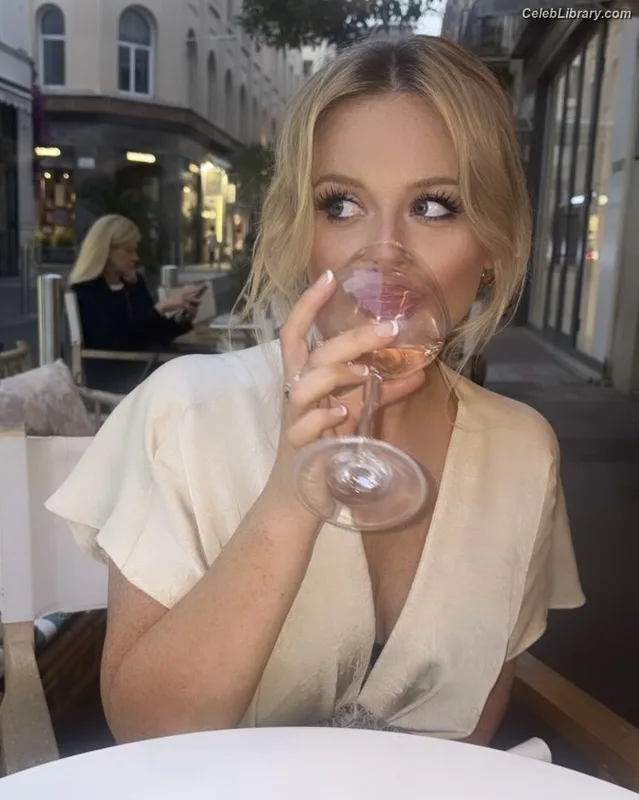 Emily Atack photo 21 of 578