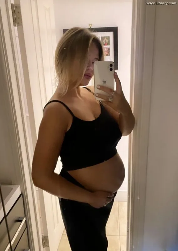 Emily Atack photo 4 of 578