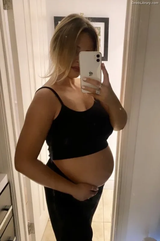 Emily Atack photo 5 of 578