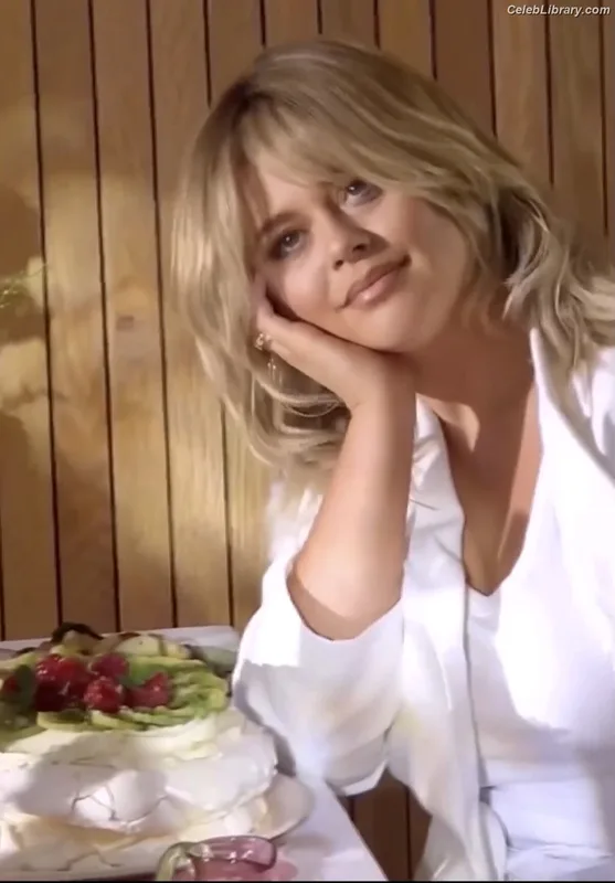 Emily Atack photo 17 of 578