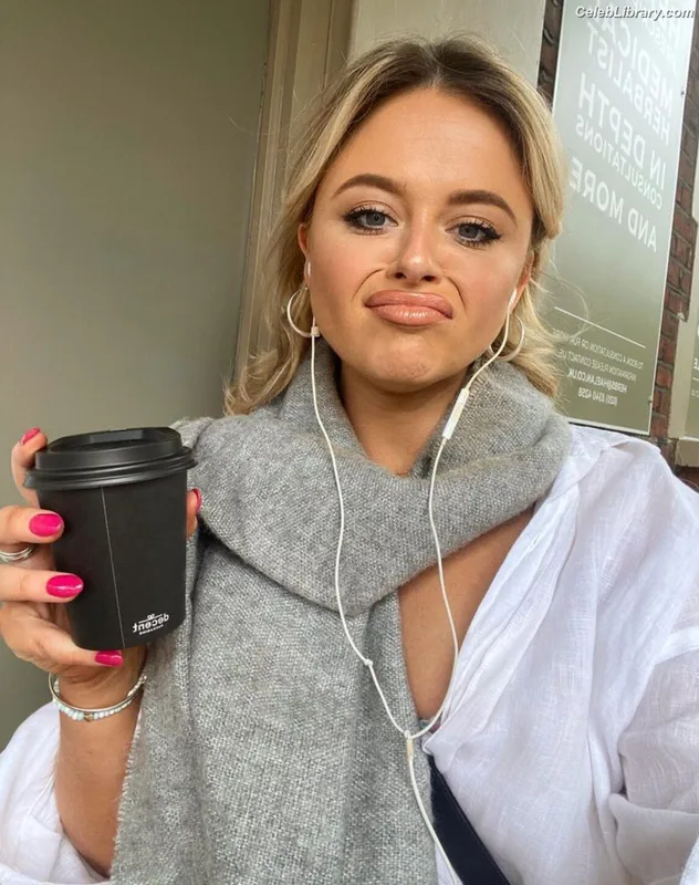 Emily Atack photo 7 of 578