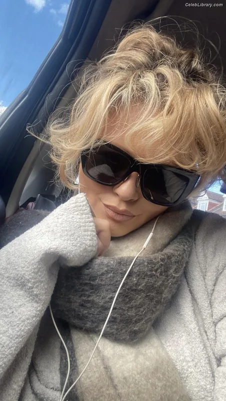 Emily Atack photo 13 of 578