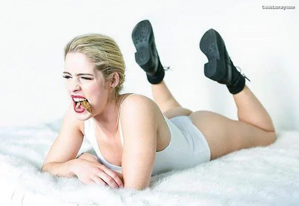 Emily Bett Rickards photo 11 of 80