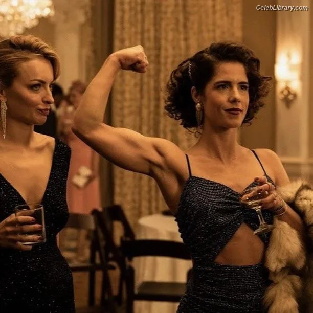 Emily Bett Rickards photo 15 of 80