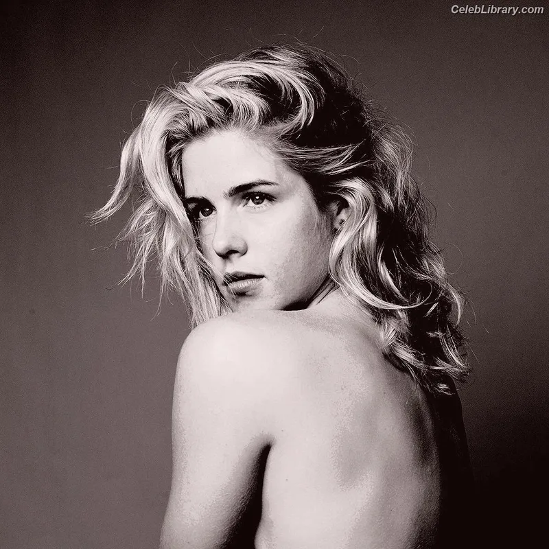 Emily Bett Rickards photo 16 of 80