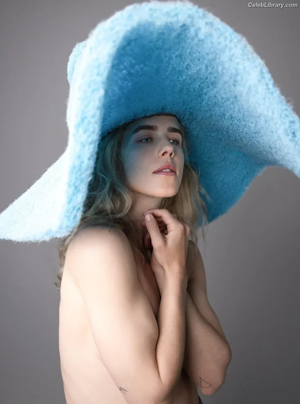 Emily Bett Rickards photo 17 of 80
