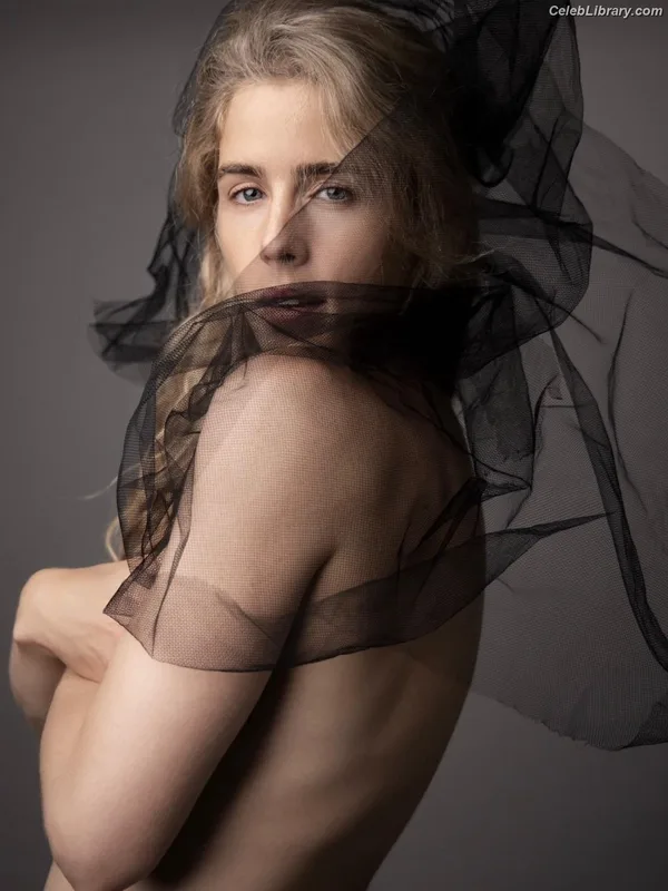 Emily Bett Rickards photo 18 of 80
