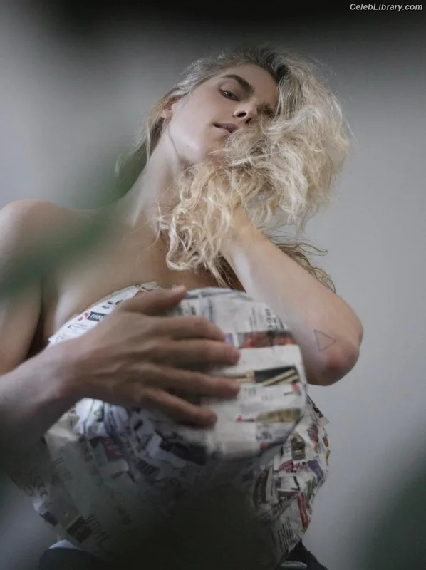 Emily Bett Rickards photo 21 of 80