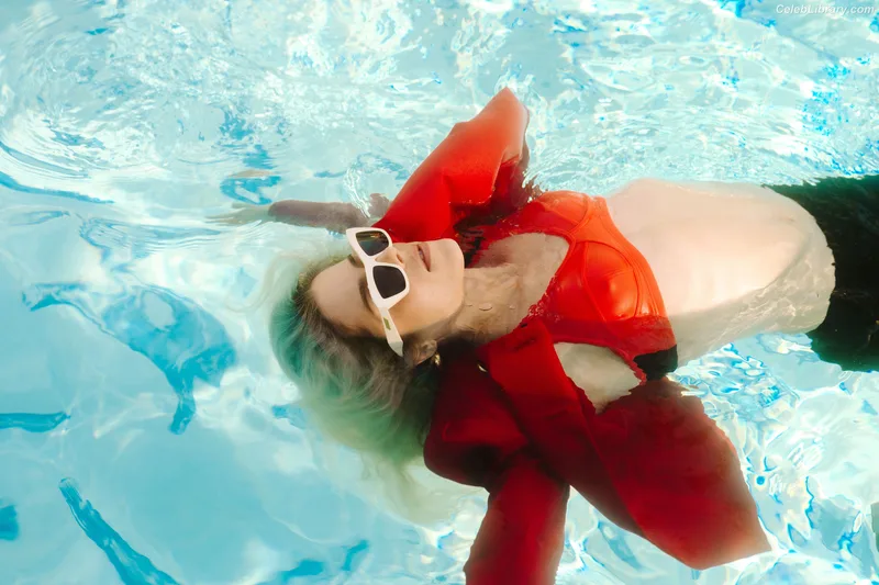 Emily Bett Rickards photo 15 of 80