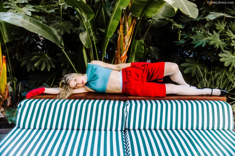 Emily Bett Rickards photo 19 of 80