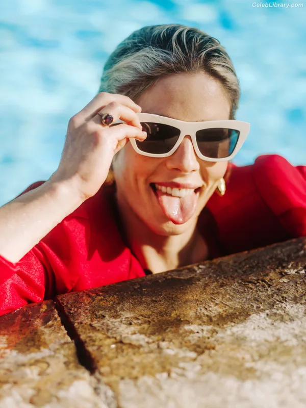 Emily Bett Rickards photo 23 of 80