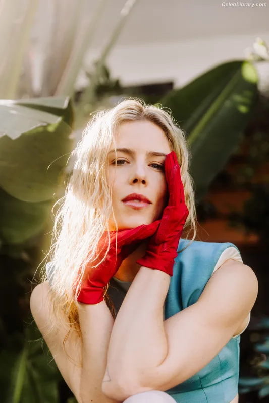 Emily Bett Rickards photo 24 of 80