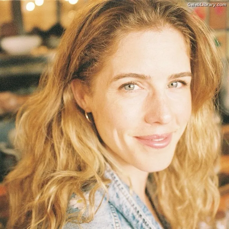 Emily Bett Rickards photo 7 of 80
