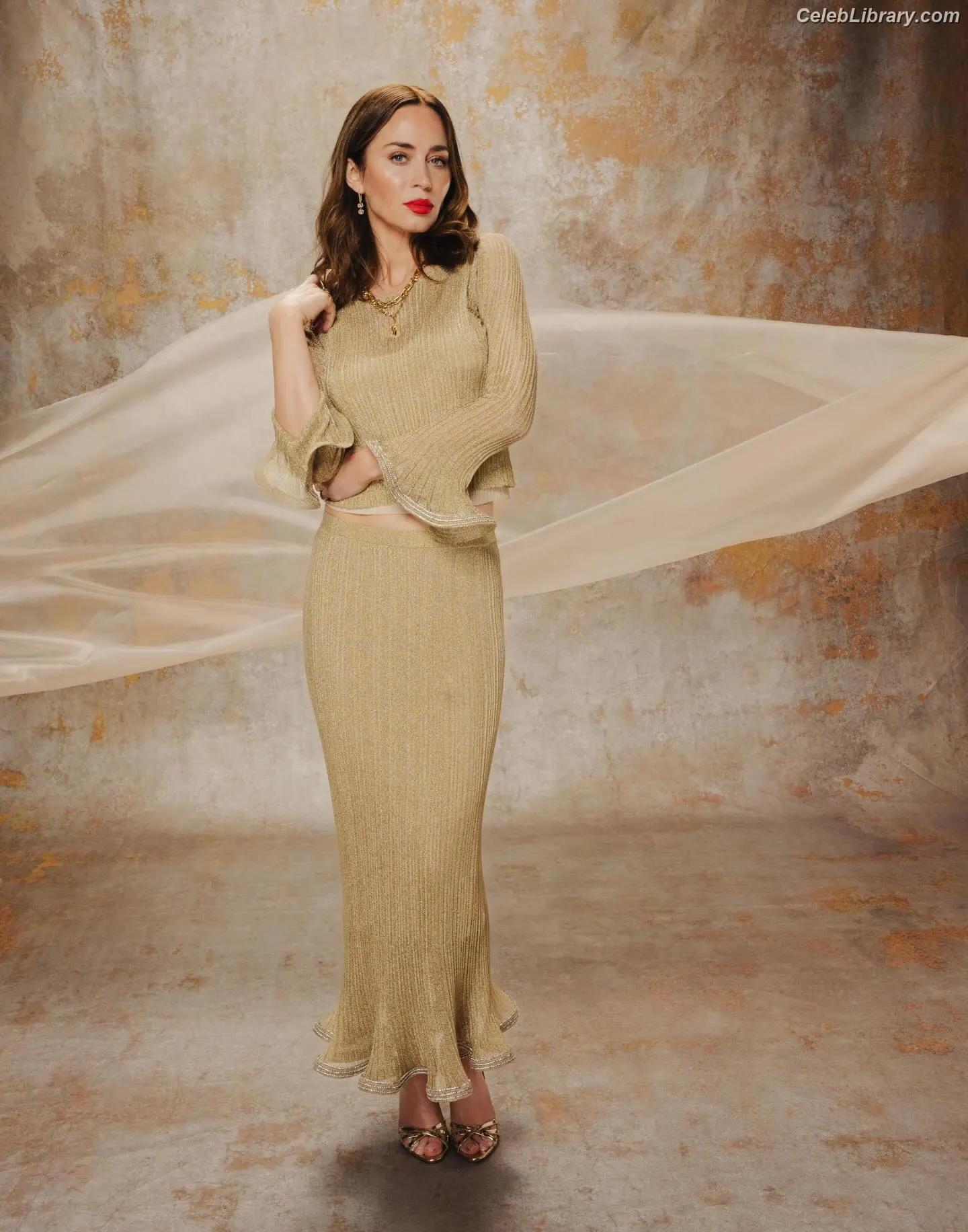 Emily Blunt photo 18 of 321