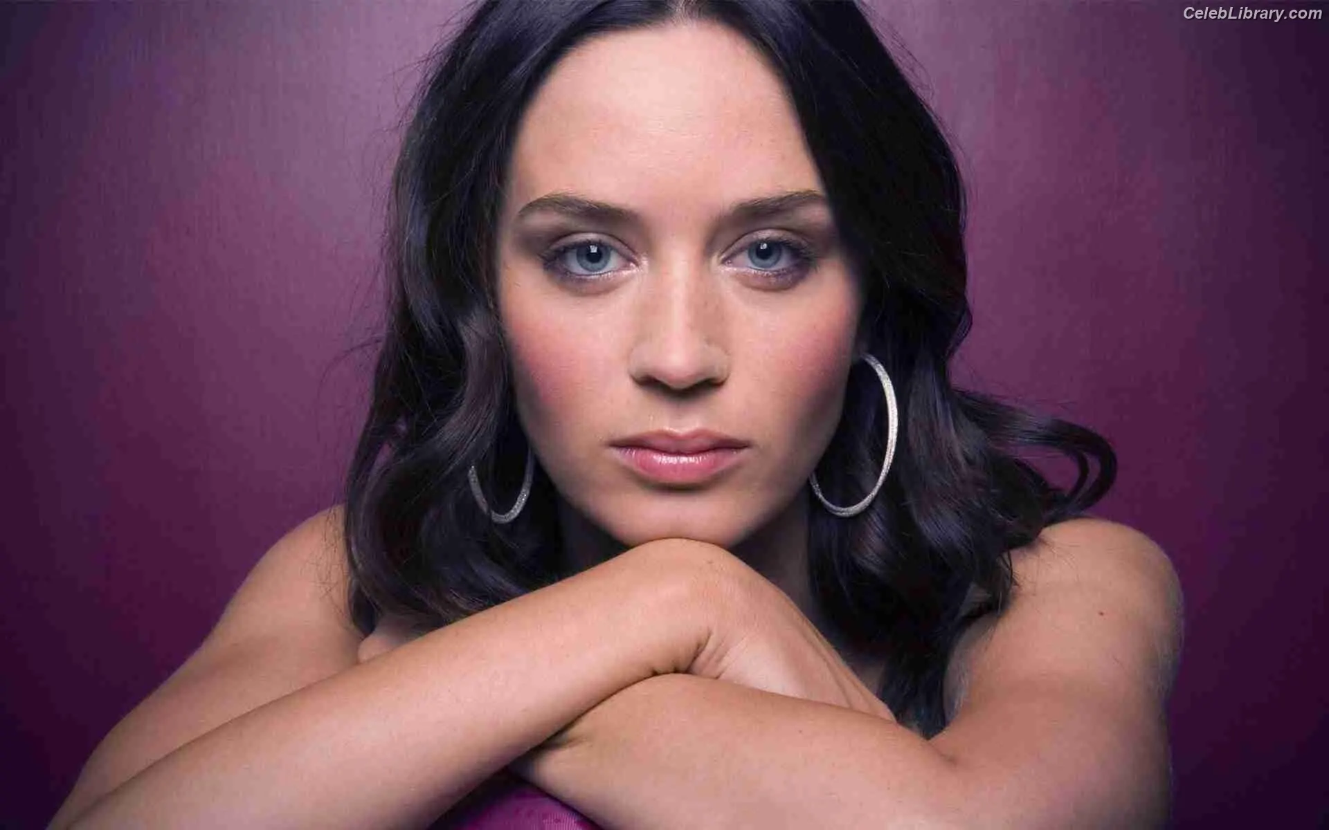 Emily Blunt photo 3 of 321
