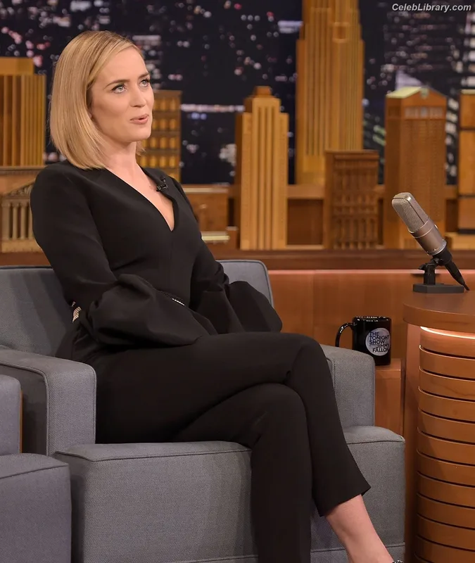 Emily Blunt photo 6 of 322