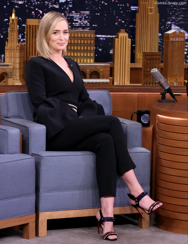 Emily Blunt photo 16 of 322