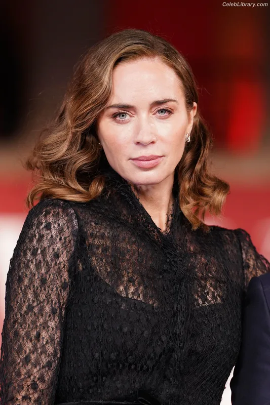 Emily Blunt photo 12 of 322