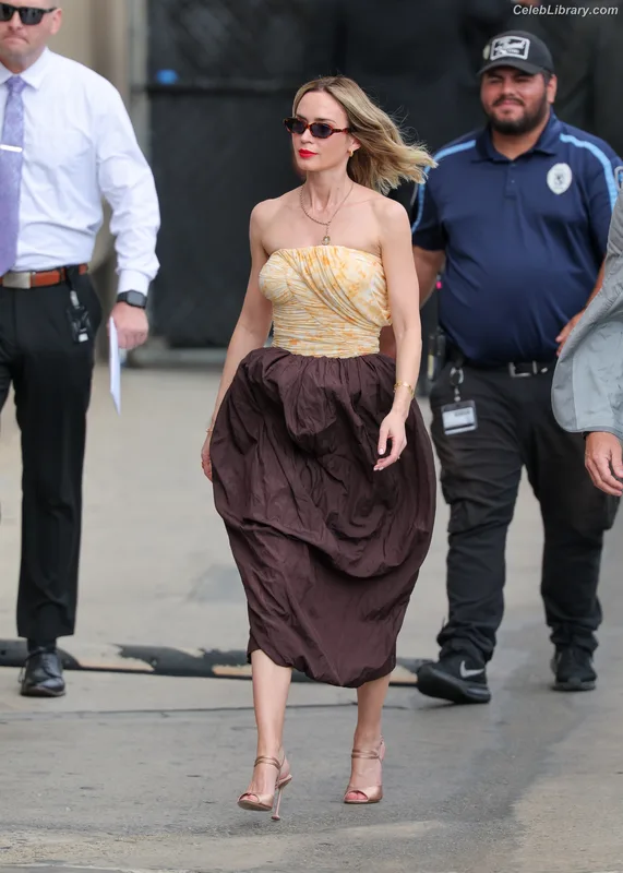 Emily Blunt photo 7 of 322