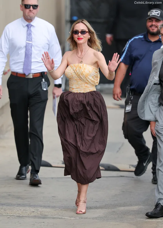 Emily Blunt photo 8 of 322