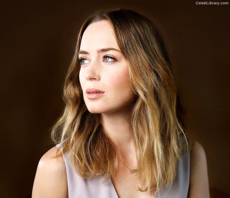 Emily Blunt photo 12 of 322