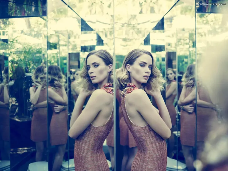 Emily Blunt photo 14 of 322