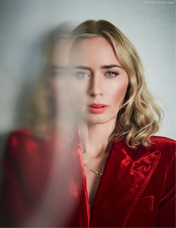 Emily Blunt photo 20 of 322