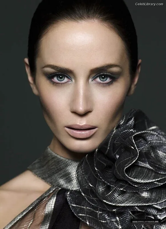 Emily Blunt photo 12 of 322