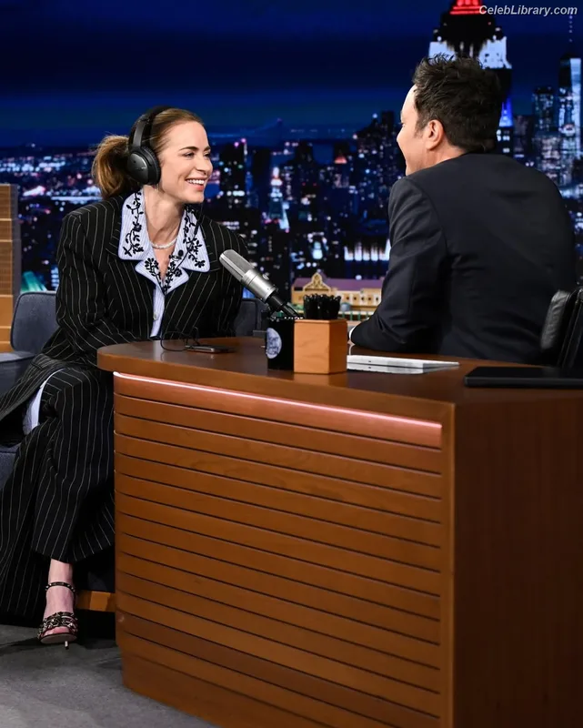 Emily Blunt photo 14 of 322