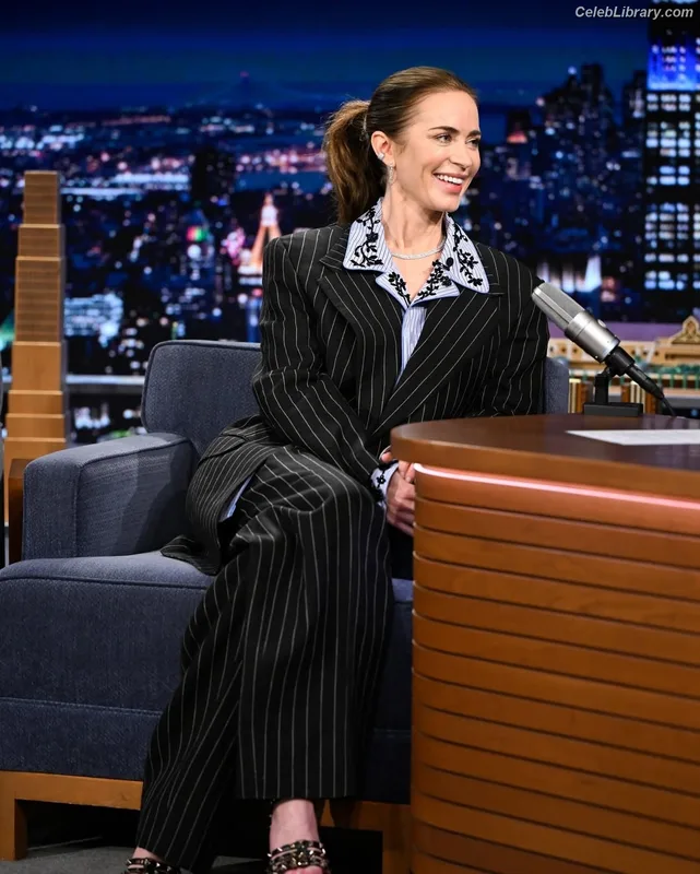 Emily Blunt photo 15 of 322