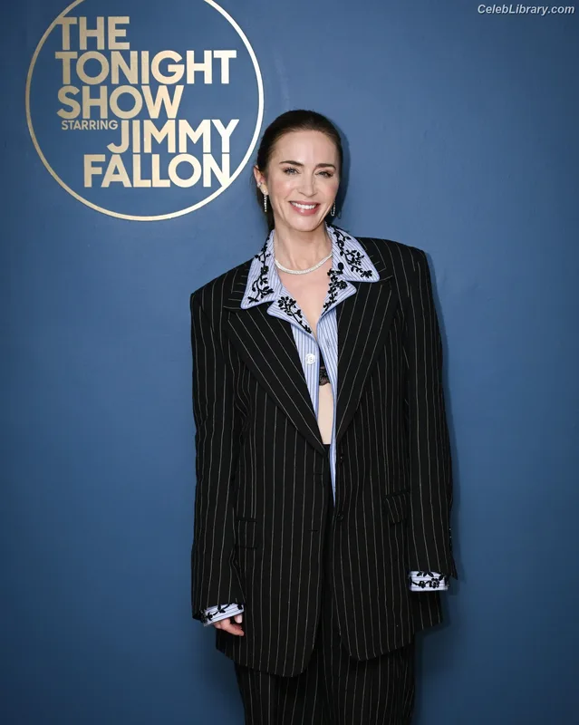 Emily Blunt photo 16 of 322