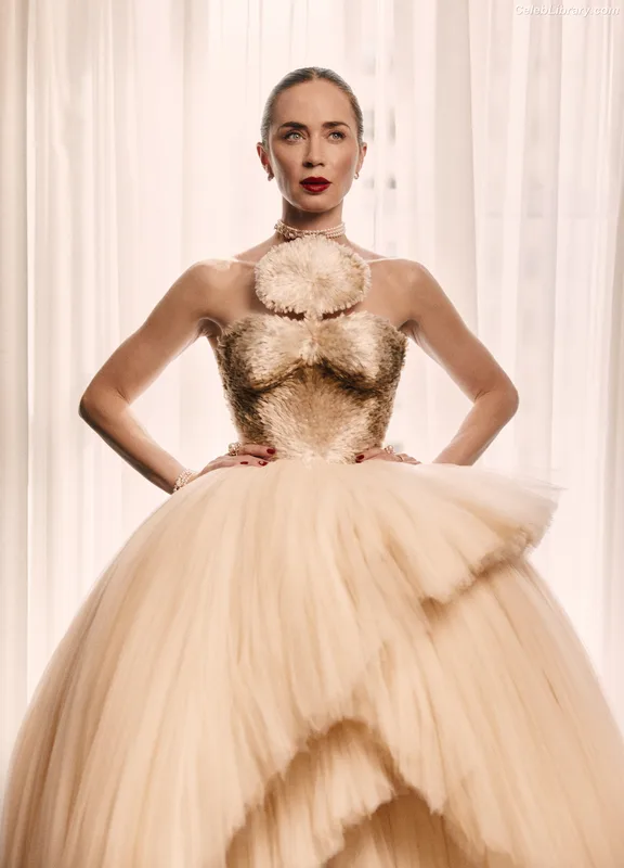 Emily Blunt photo 18 of 322