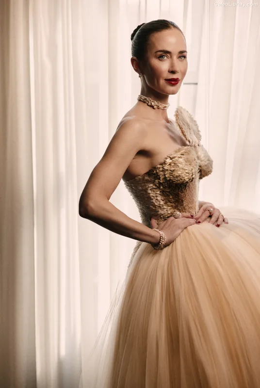Emily Blunt photo 20 of 322
