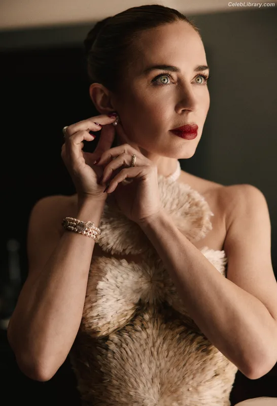 Emily Blunt photo 23 of 322